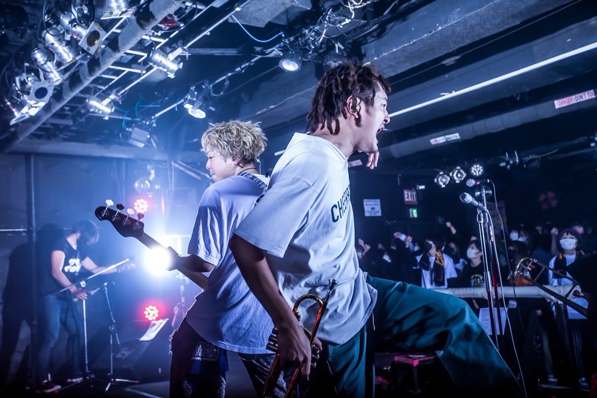 Ba_Vo_YUJI's tweet photo. 2/13(日)高崎club FLEEZ
“Back To Basics TOUR”
photo by @HayachiNne
#backtobasics
#backtobasicstour
#heysmith
#KOTORI https://t.co/L6jlzH8xcn