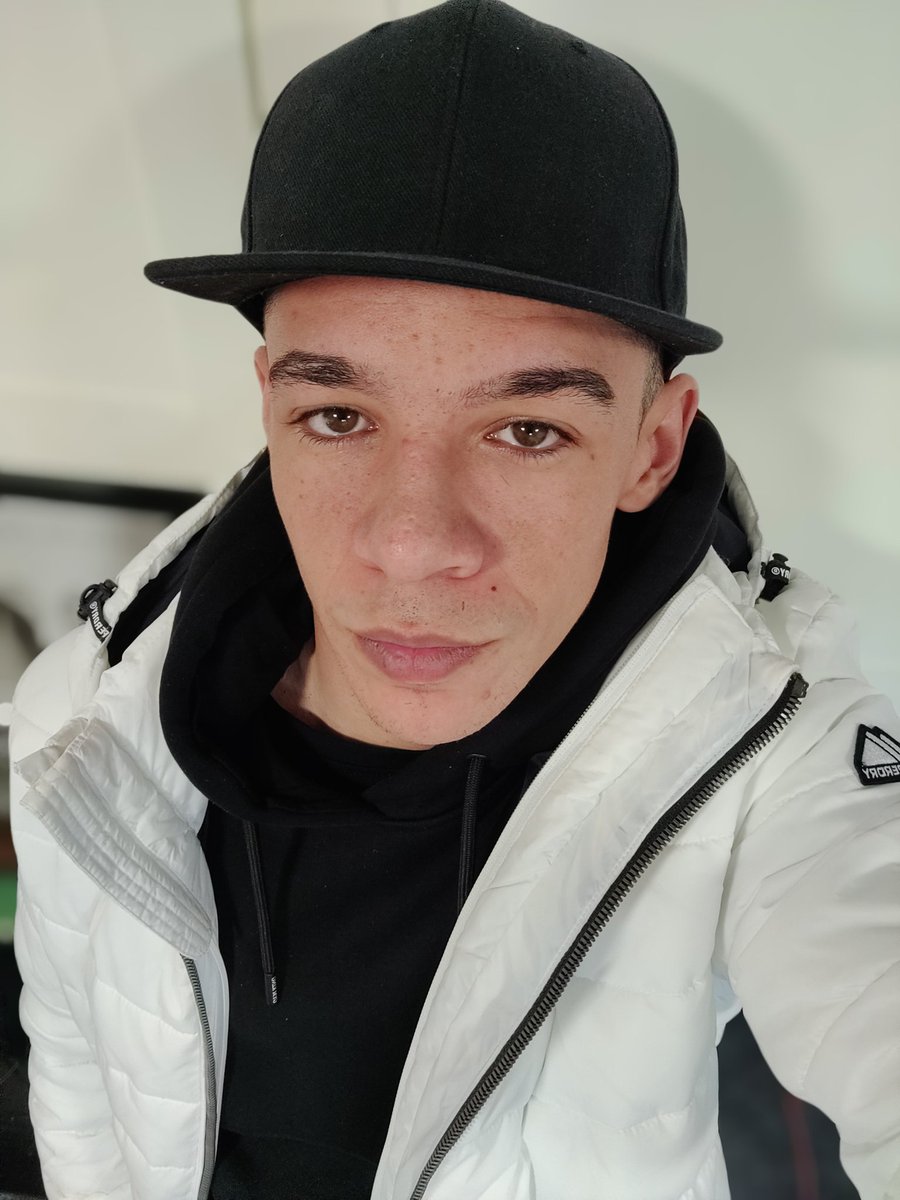 SiMPLYYMiST tweet media