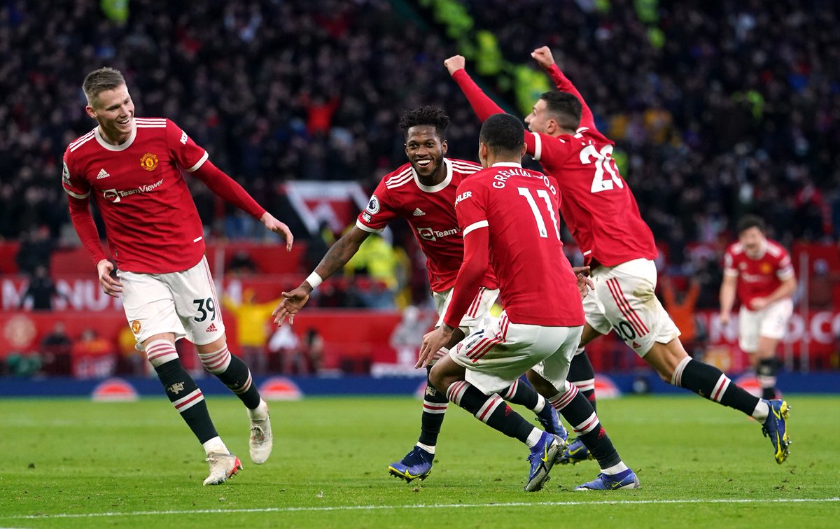 Фред манчестер юнайтед. Мю ливерпуль 2022. Апл ман юнайтед. Рэшфорд вест хэм. Manchester united 2002.