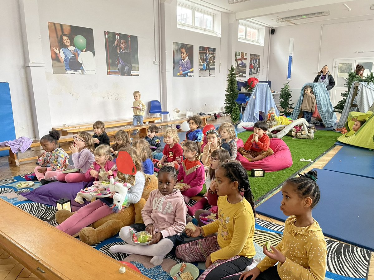 HPA_Philip_Lane's tweet image. First, a snack is in order for our budding adventurers! #HPAPLwrapz #Halftermfun @HarrisFed