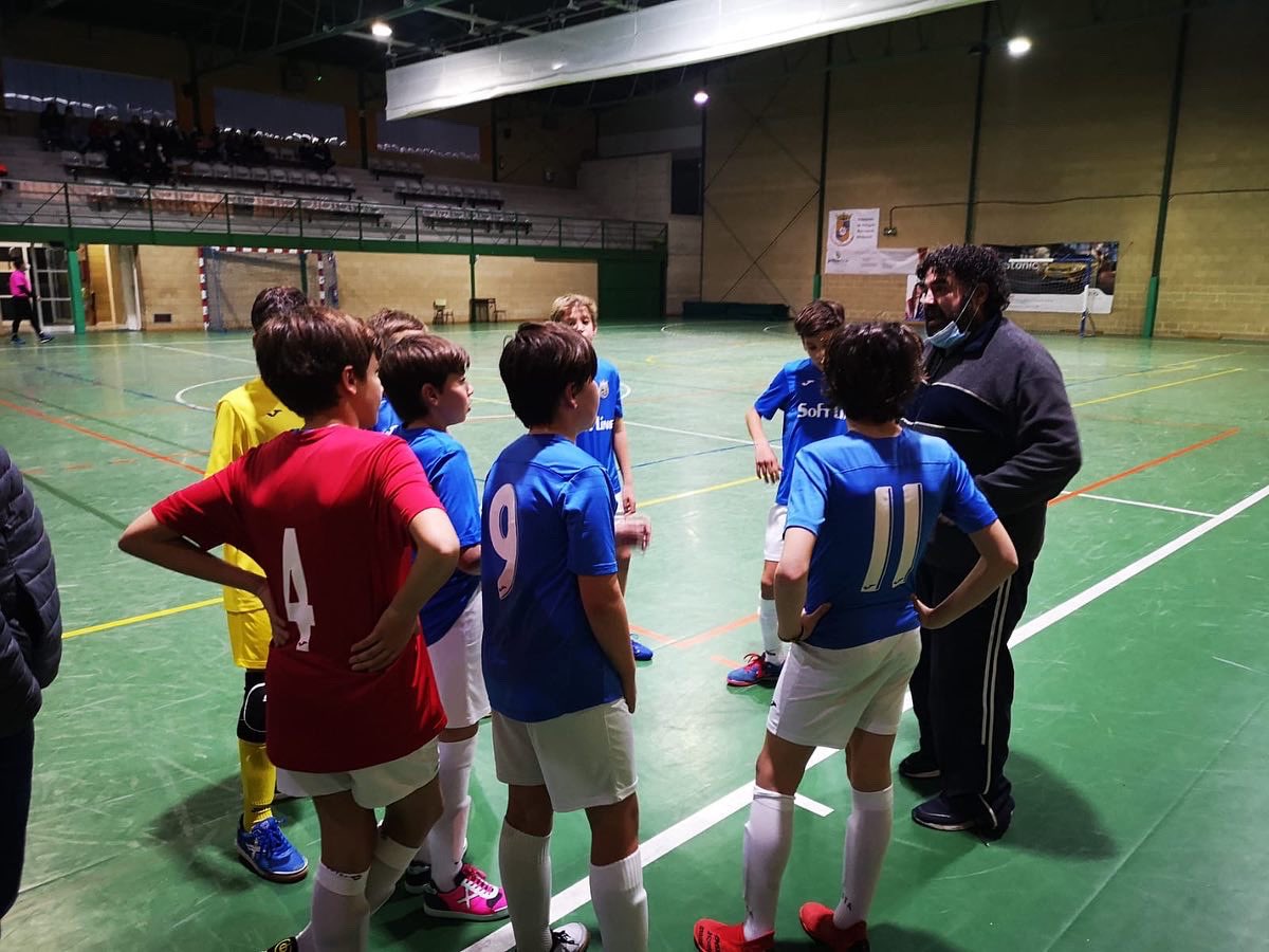 EntreMontesion's tweet photo. 🔵📸 |MOMENTOS DE LA PASADA JORNADA|
Os traemos una serie de momentos, vividos la anterior jornada.
#SentimientoDeClub🔵
#MontesiónEsUnSentimiento💙
#EMFutsal⚽️ https://t.co/AYJcrurRut