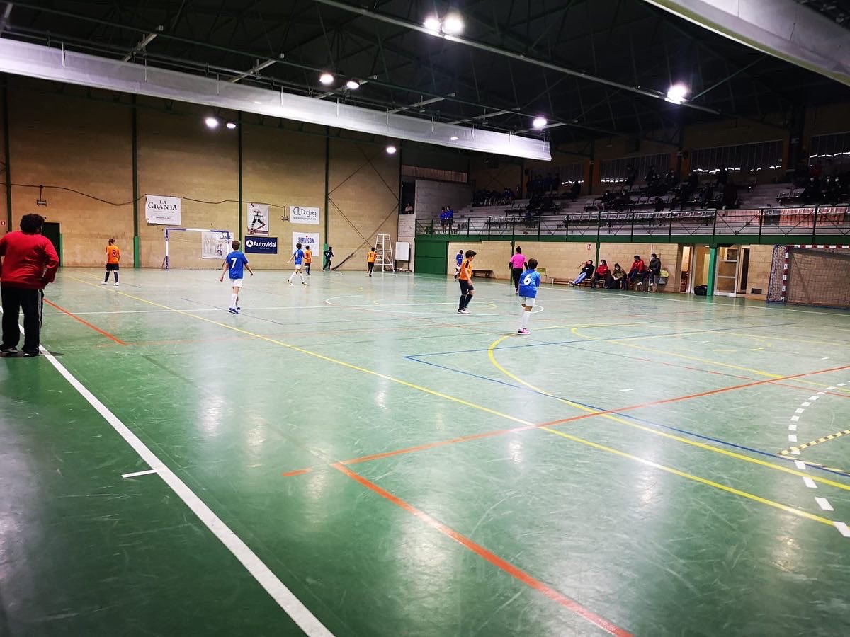 EntreMontesion's tweet photo. 🔵📸 |MOMENTOS DE LA PASADA JORNADA|
Os traemos una serie de momentos, vividos la anterior jornada.
#SentimientoDeClub🔵
#MontesiónEsUnSentimiento💙
#EMFutsal⚽️ https://t.co/AYJcrurRut