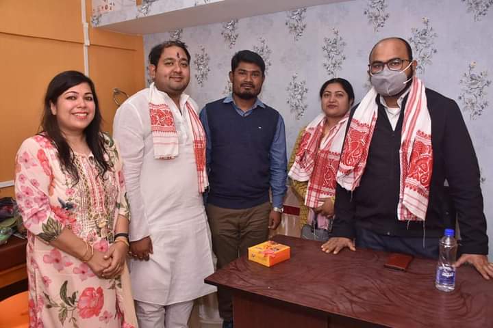 Abhijitapyc's tweet photo. ভগবাণ শ্ৰী শ্ৰী গণেশ বাবাৰ আশীৰ্বাদত আৰু মা-দেউতা আৰু বাইদেউৰ সহযোগত নগাঁওৰ হয়বৰগাঁওস্থিত খ্ৰাইষ্টজ্যোতি স্কুলৰ সন্মুখত এখনি ফাৰ্মাচী শুভমুকলি কৰিলো। সকলো বন্ধু-বান্ধবী তথা শুভাকাংখীৰ আশীর্বাদ আৰু সহযোগিতা কামনা কৰিছো 🙏🙏���🙏🙏 https://t.co/Oes2rdAqK0