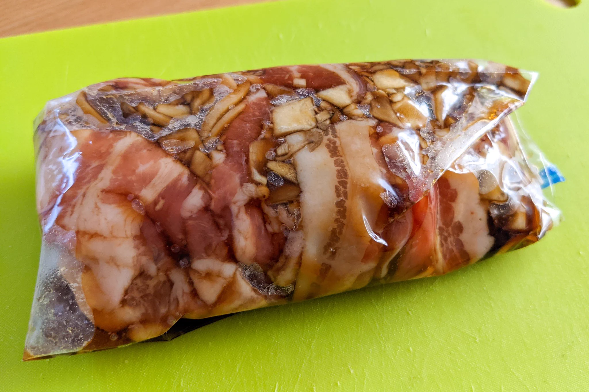 豚バラ肉×舞茸の組み合わせが美味しそう！がっつり食べたい気分のときにもぴったりそうな丼ものレシピ！