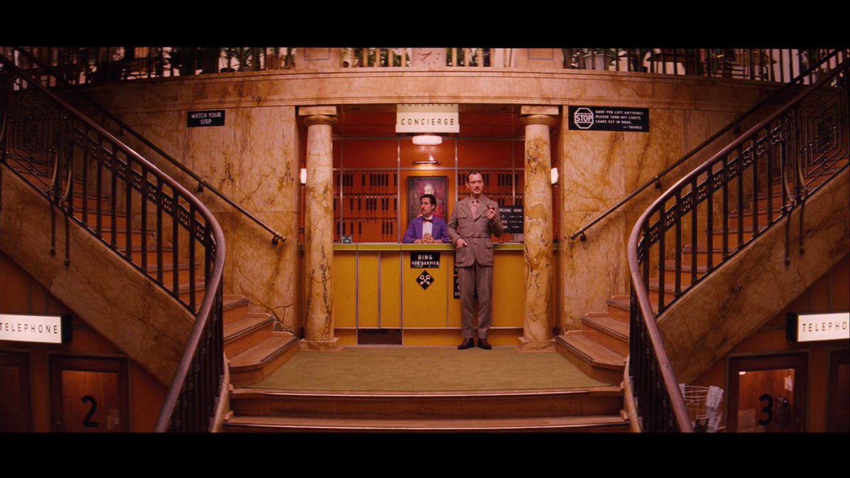 xbyelli's tweet photo. فیلم The Grand Budapest Hotel و صحنه‌هایی با پلکان 1/2 https://t.co/uDD2pUsyf3