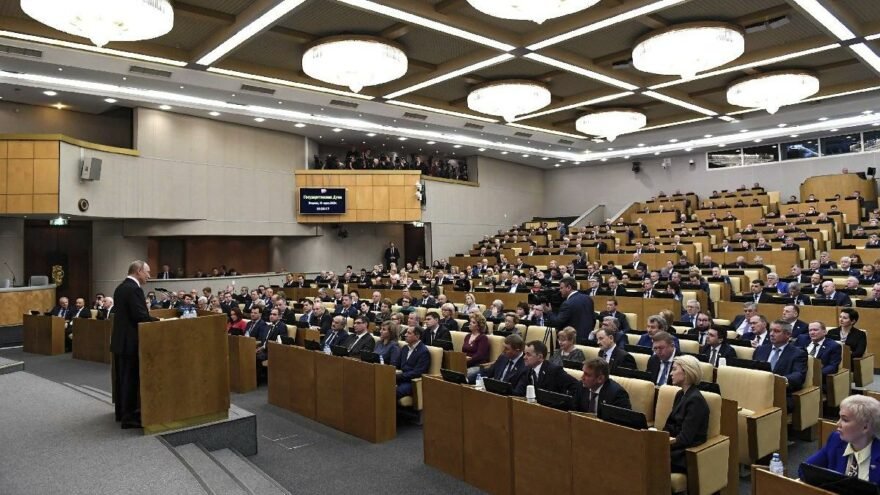 Что происходит в думе и правительстве сегодня. Госдума зал заседаний.