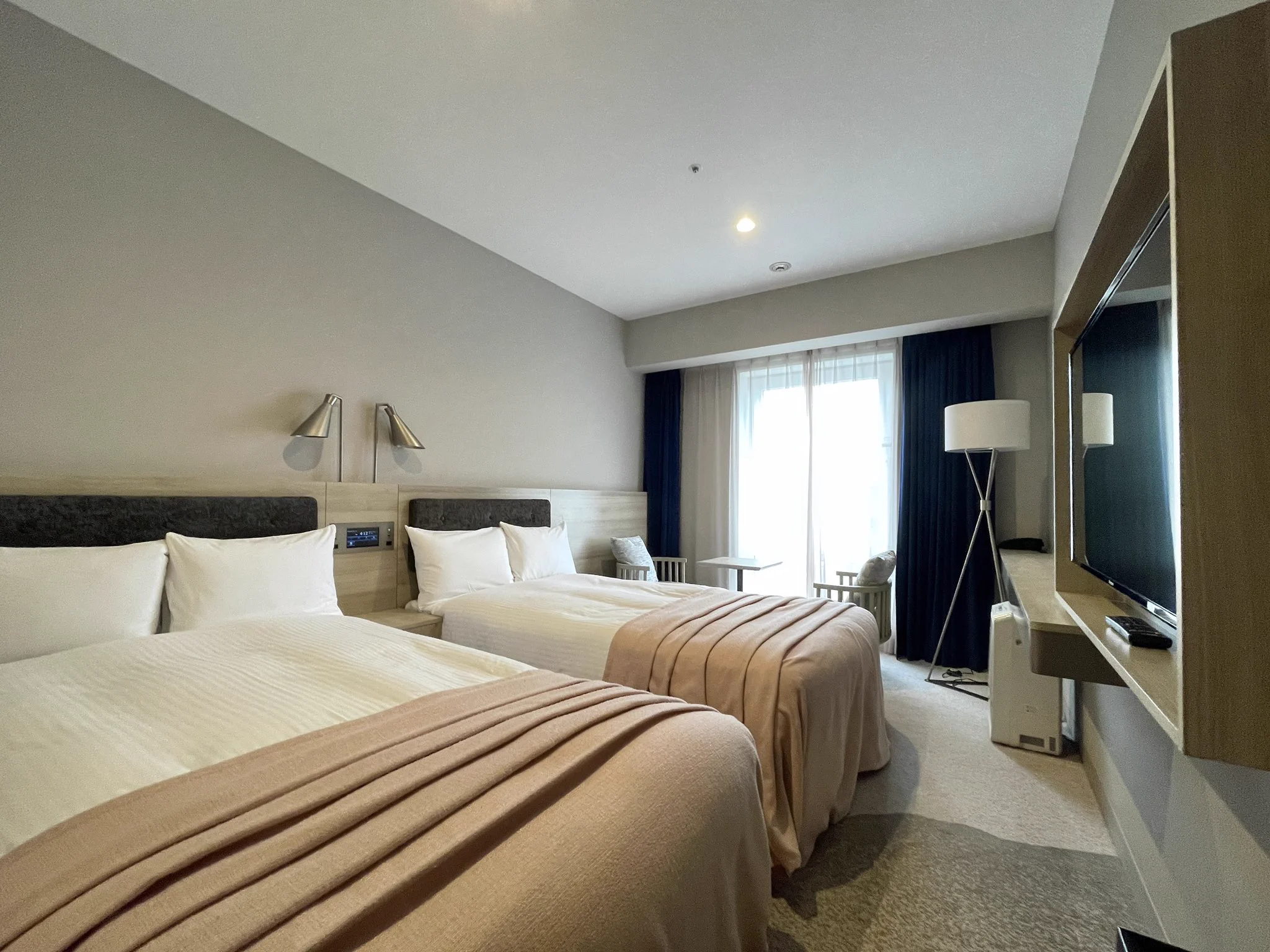 本家スタバもびっくり⁉スタバ飲み放題ホテルが存在していた⁉