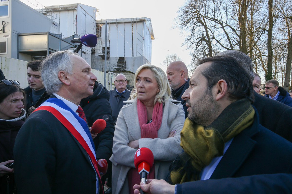 MLP_officiel's tweet photo. Ici, à Villers-Cotterêts, dans la ville d’Alexandre Dumas, la Cité internationale de la langue française en projet permettra de mettre en valeur notre langue, qui participe de notre patrimoine culturel immatériel auquel nous tenons tous. https://t.co/ABhozwME93