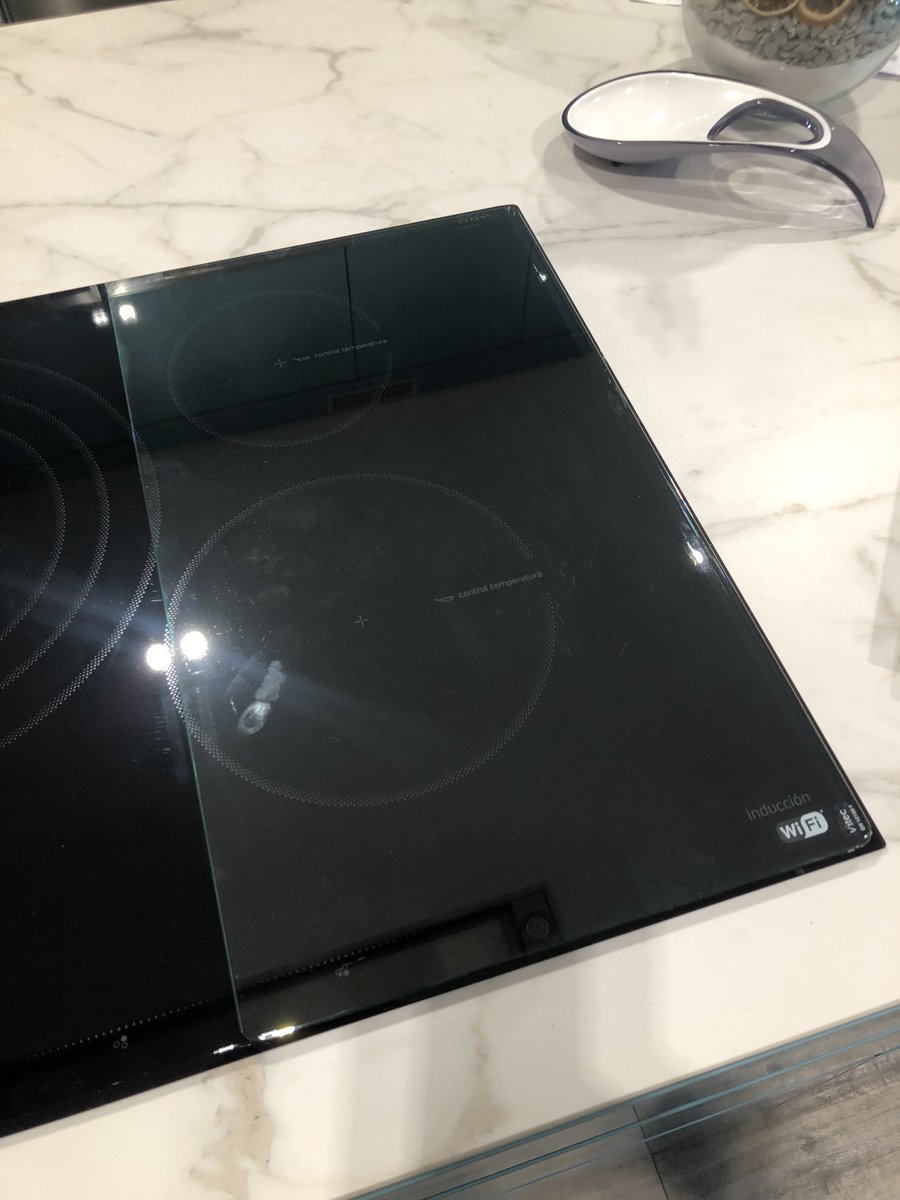 Preparando envíos de tapas de vidrio templado para nuestros clientes. El vidrio templado permite que si se cae y se rompe, no se queden partes punzantes que podrían ser peligrosas. Tenedlo en cuenta si las compráis en otros sitios. Nosotros solo trabajamos vidrio templado de 6 mm