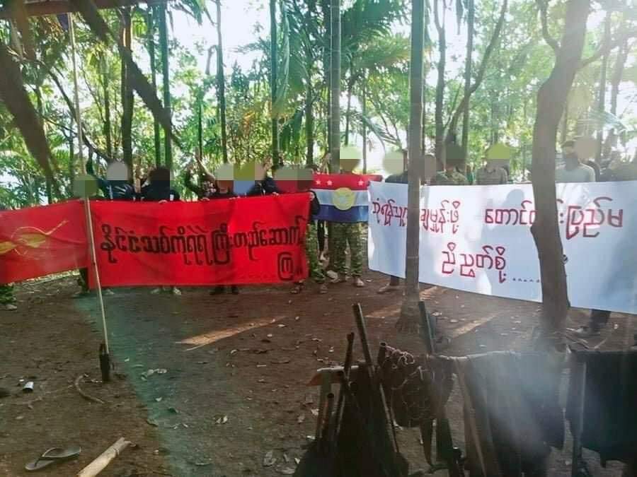 KhinKyiPyarAun3's tweet photo. Anti-coup revolutionary guerrilla strike in Tanintharyi's Dawei Dist. 🪧  #2022Feb15Coup #Telenor_ProtectUsersData #WhatsHappeningInMyanmar https://t.co/o48TMqRxET