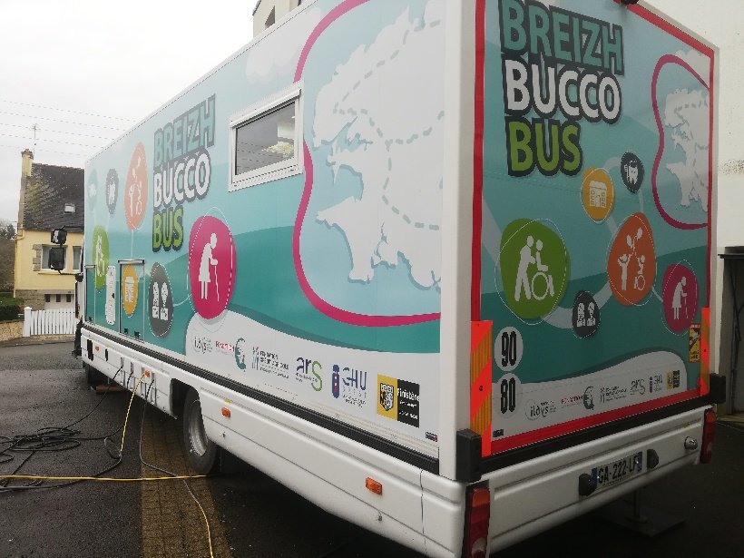 Nous sommes venus rencontrer l'équipe dentaire du #Breizh Buccos Bus de la <a href="/fondation_ildys/">Fondation ILDYS</a>.

Une belle innovation soutenue <a href="/ArsBretagne/">ARS Bretagne</a> <a href="/finistere_29/">Département du Finistère</a> <a href="/FondationCACE/">Fondation Solidarités - Crédit Agricole Centre-est</a> @CHRU_Brest 

Notre camion de prévention est une belle complémentarité de ce beau projet! 

<a href="/MulliezS/">Mulliez Stephane</a> <a href="/MaeldeCalan/">Maël de Calan 🇺🇦</a>