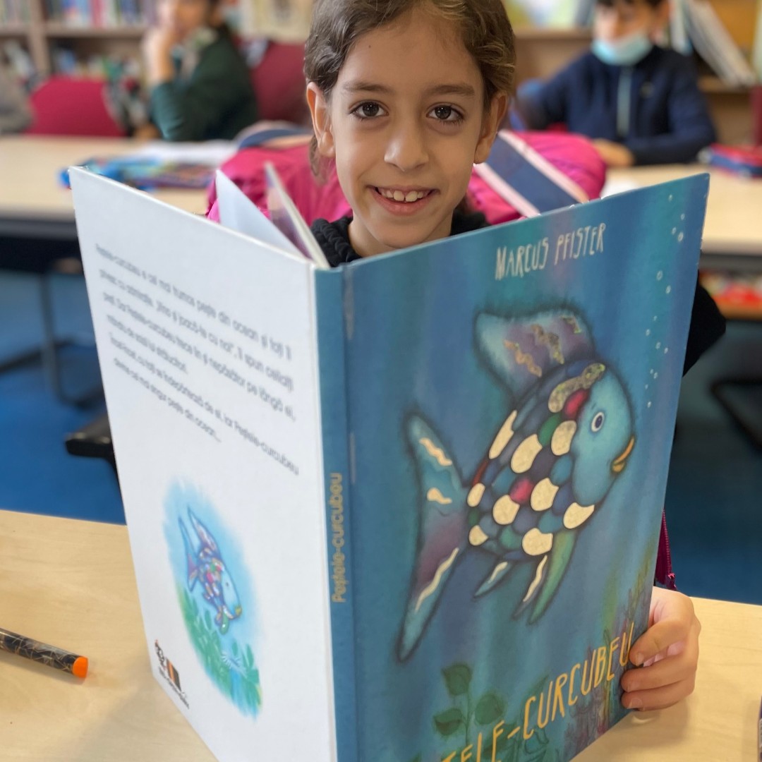 Project__Ruth's tweet image. The Rainbow Fish is a favorite at the Ruth School &amp;amp; in our 5 community centers! It is a fun, engaging story that provides ample opportunity for group discussions regarding bullying. The perfect book for Romania’s National Day of Reading! 
#Citimîmpreună @UWRomania