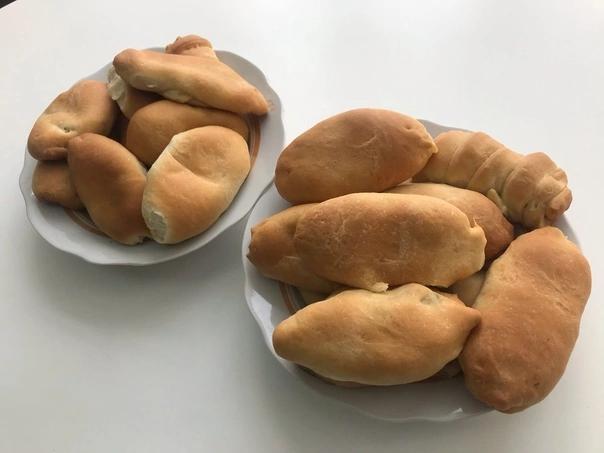 GBOU71's tweet photo. В рамках Национального проекта «Образование» в школе 71 появился современный кабинет "Поварское дело", оборудованный по последнему слову техники! 15 февраля 2022 года обучающиеся 12А класса познакомились с технологией приготовления выпечки из дрожжевого теста на опаре.🥐🥖🌭 https://t.co/E7xxN8xsAN