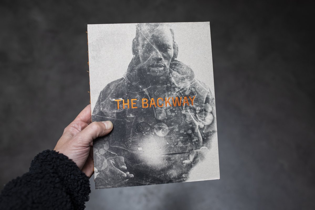 RUIDOPhoto's tweet photo. Tres años. Once países. Cientos de personas.
Un libro, THE BACKWAY.
Si quieres conocer sus histórias puedes conseguir el libro en este enlace➡️https://t.co/Ua5E9pWlFk https://t.co/AwjMATqaJ7