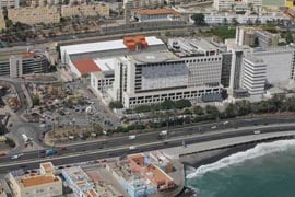 SER_LasPalmas's tweet photo. 📻#HoyporHoyElDrago| Crisis en el CHUIMI
🩺Los enfermeros de quirófano y celadores se unen ahora a los médicos de Urgencias y a algunos cirujanos y recogen firmas para pedir el cese de la gerencia del Hospital
¡Escucha al @SindicatoAsaca !
🔊https://t.co/jcUlnceRqy https://t.co/KqNCuizNdW