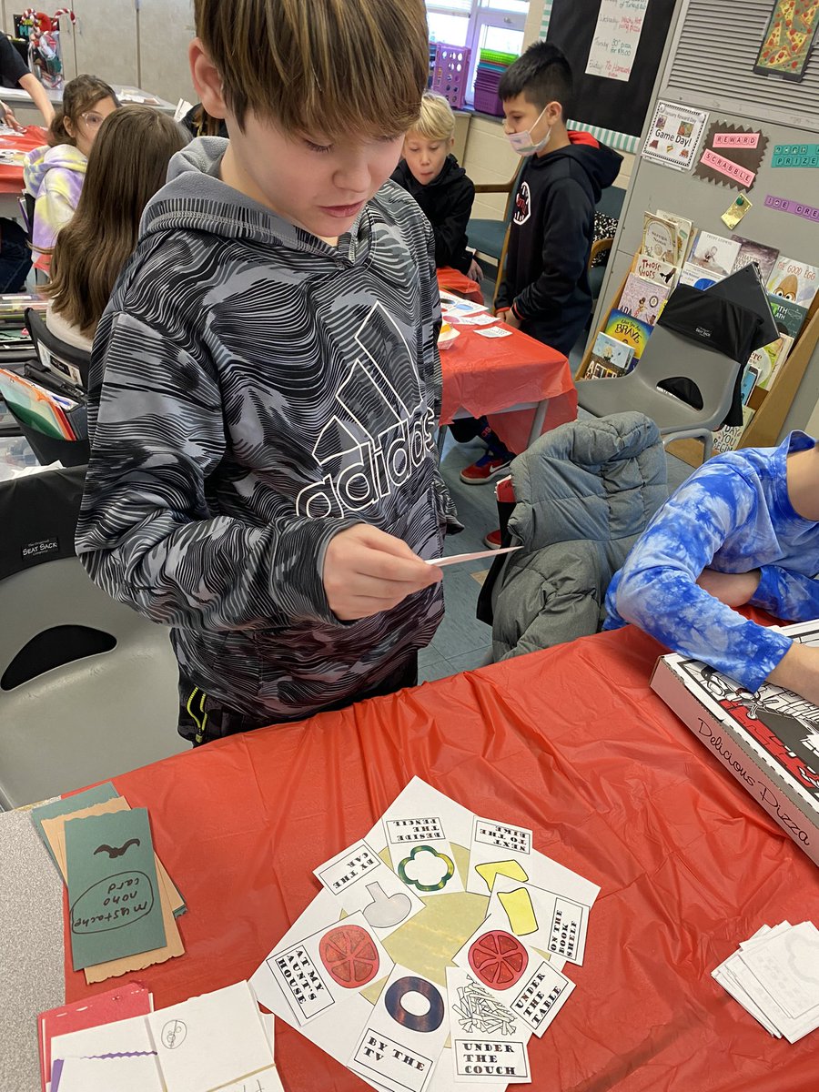 When your husband owns a pizza shop, it’s only fitting that you celebrate Nat’l Pizza Day.🍕 Welcome to Hummer’s House of Pizza! Ss put together pizza boxes, practiced prepositional phrases, verbs, and problem-solving w/ fractions and decimals. #setthestagetoengage #JTLearns