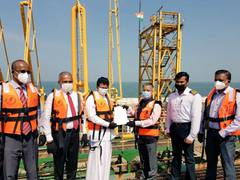 #IndoSrilanka: இந்திய எண்ணெய் கழகத்தின் 40 ஆயிரம் மெட்ரிக் டன் எரிபொருள் பகுதியை இந்தியா இலங்கைக்கு வழங்கியுள்ளது.