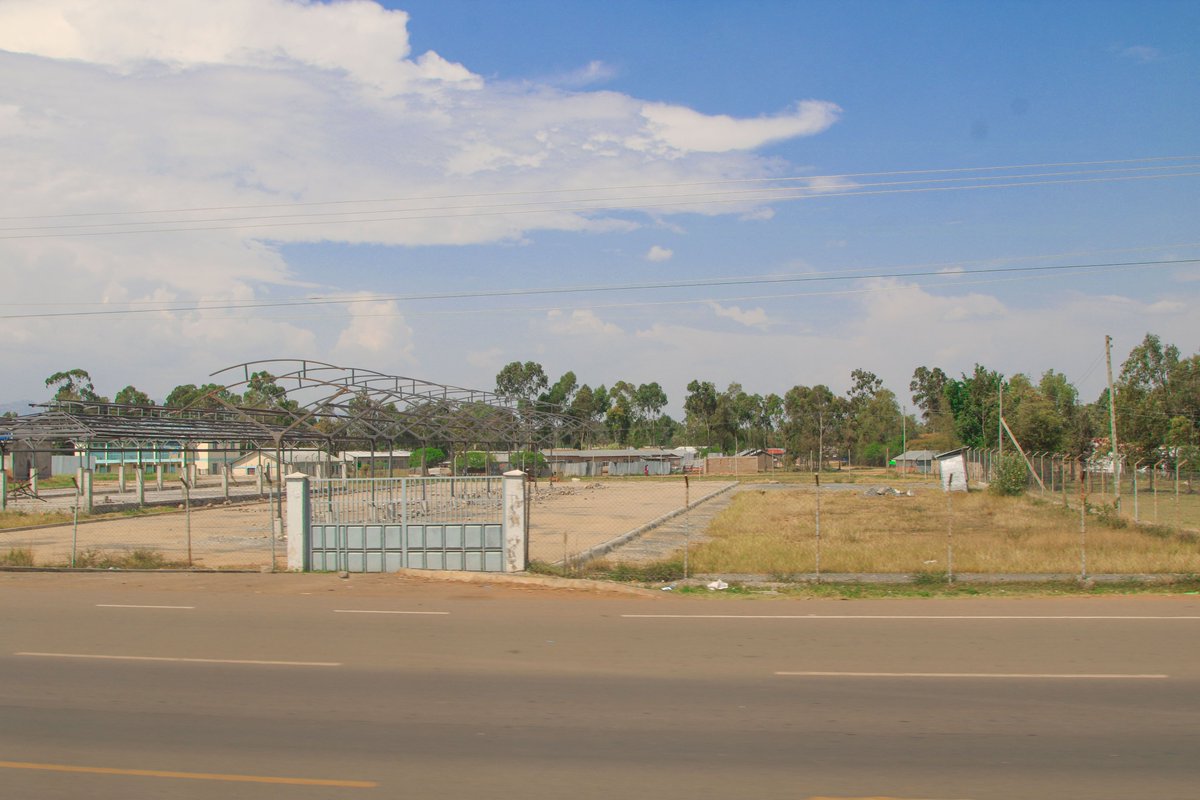 visit_kisumu's tweet photo. Nyamasaria Satellite Bus Park is expected to be the largest bus station in Kisumu serving all vehicles from different routes. The county government is planning to relocate all buses, heavy commercial vehicles and PSVs from the CBD. #VisitKisumu https://t.co/IuGD99oSRv