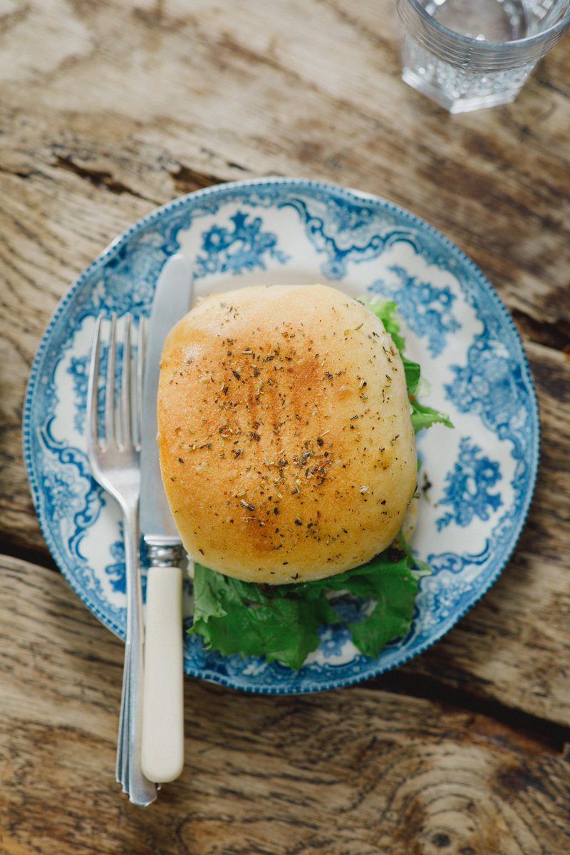 Which savoury feast is inside your toasted Barnetts foccacia roll? 'Gourmet' - mozzarella, our pesto, peppadews, and greens - is one of more than 6 popular combinations. Enjoy a nourishing meal on our pretty vintage crockery or take-away on your coastal adventures...🍞🌊