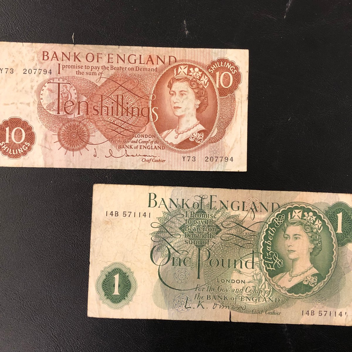 StNeotsMuseum's tweet photo. Today is also #DecimalDay! #OtD in 1971, the UK made the switch from pounds and shillings to the new decimal currency. Read more here 👇 and enjoy these notes from our collection...
https://t.co/xvmIQdcqyw https://t.co/SV478MHQVw