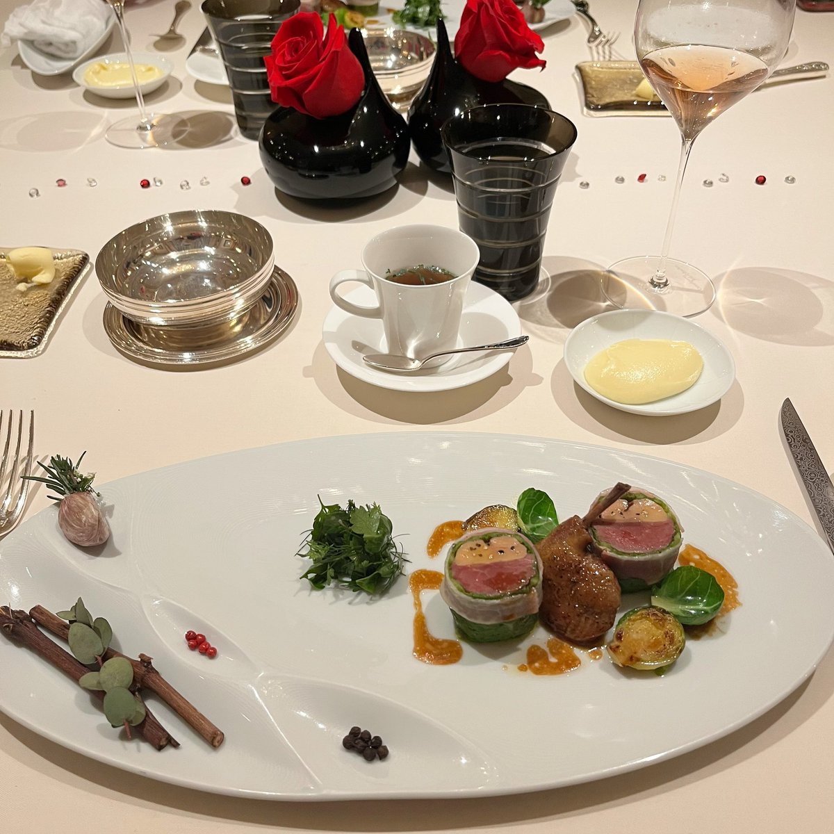 momo_rose27's tweet photo. 20の誕生日🥂
#ジョエルロブション https://t.co/ZZVQ2jimYh