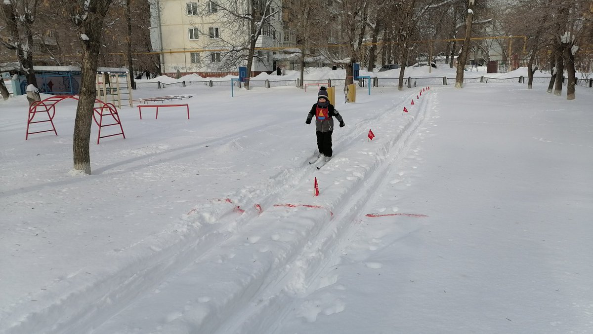 Вырасти здоровым, крепким, сильным помогает спорт! 15 .02.2022 стартовала районная Спартакиада, где дети показали свою силу, ловкость, быстроту и взаимовыручку по следующим дисциплинам: лыжи, хоккей, санки и семейные эстафеты.