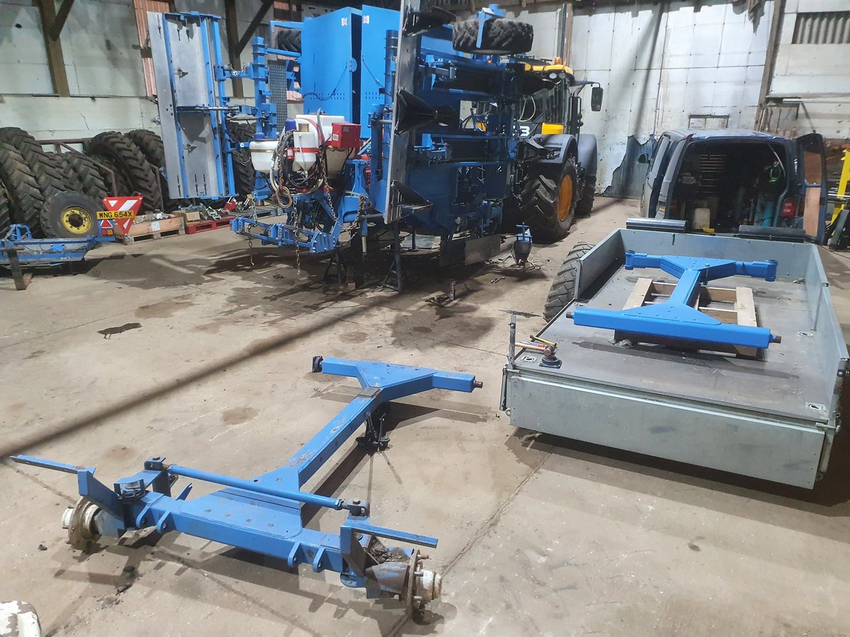 haylock_jason's tweet image. Axle change day on the 6 row planter after last year's little mishap. Made a mistake when strengthening it last time, had a to shorter plate and welded another piece on, that's where it failed. This season will mark 20 years of me running one of these planters.#notthefirsttime