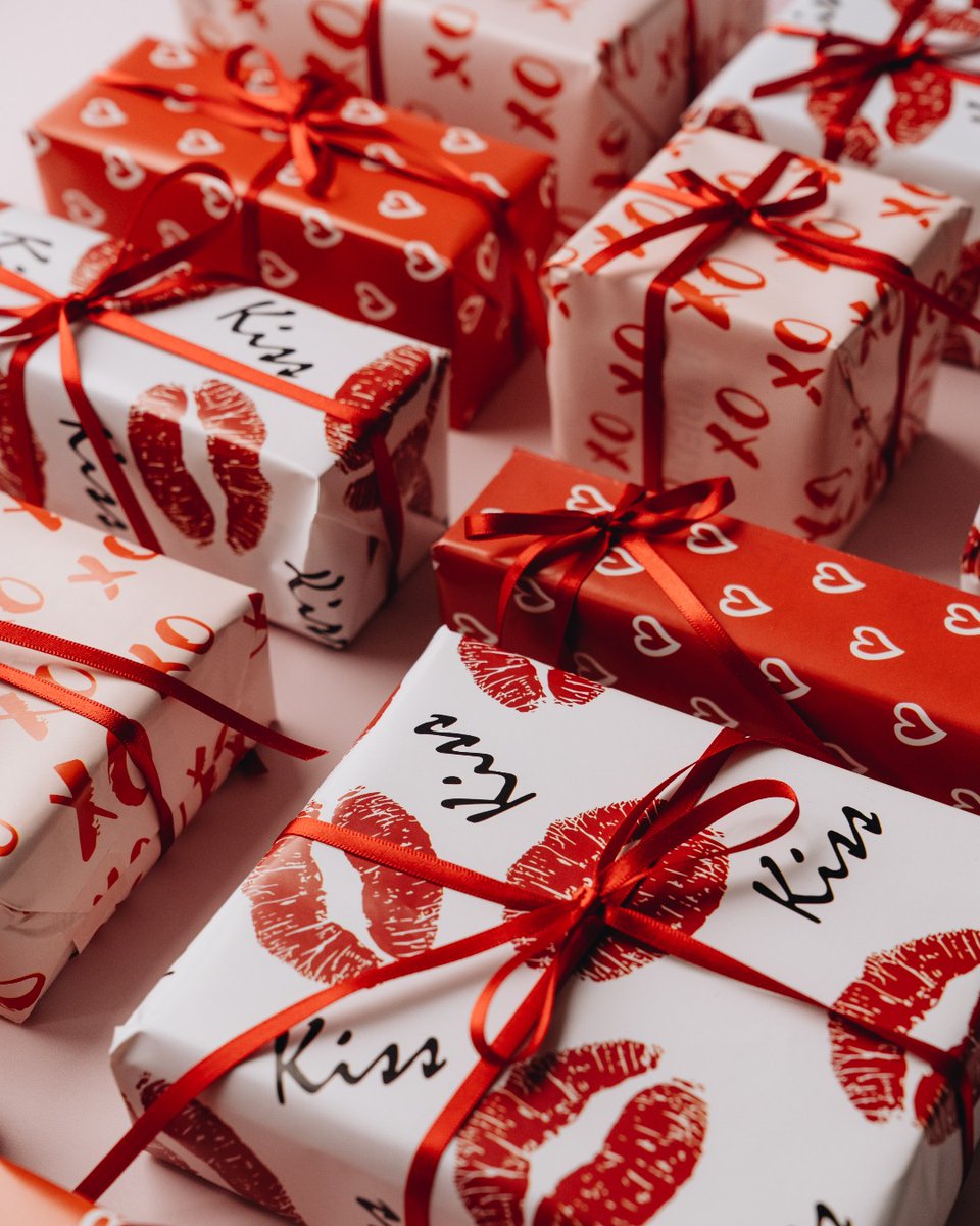Hangerworld's tweet photo. What's the best or worse Valentines Day present you have ever received? 🎁❤️ https://t.co/l78Dxp08K3