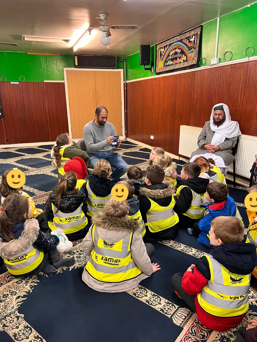 MFinfantschool's tweet photo. What a fantastic morning trip to a local Mosque turtle class have had. We learnt lots of new information about the Islam faith community and the children had lots of great questions to ask. Thank you to the Markazi Jamia Mosque in Wakefield for accommodating us. #MFturtles #MFRE https://t.co/NgNEzbWYoC