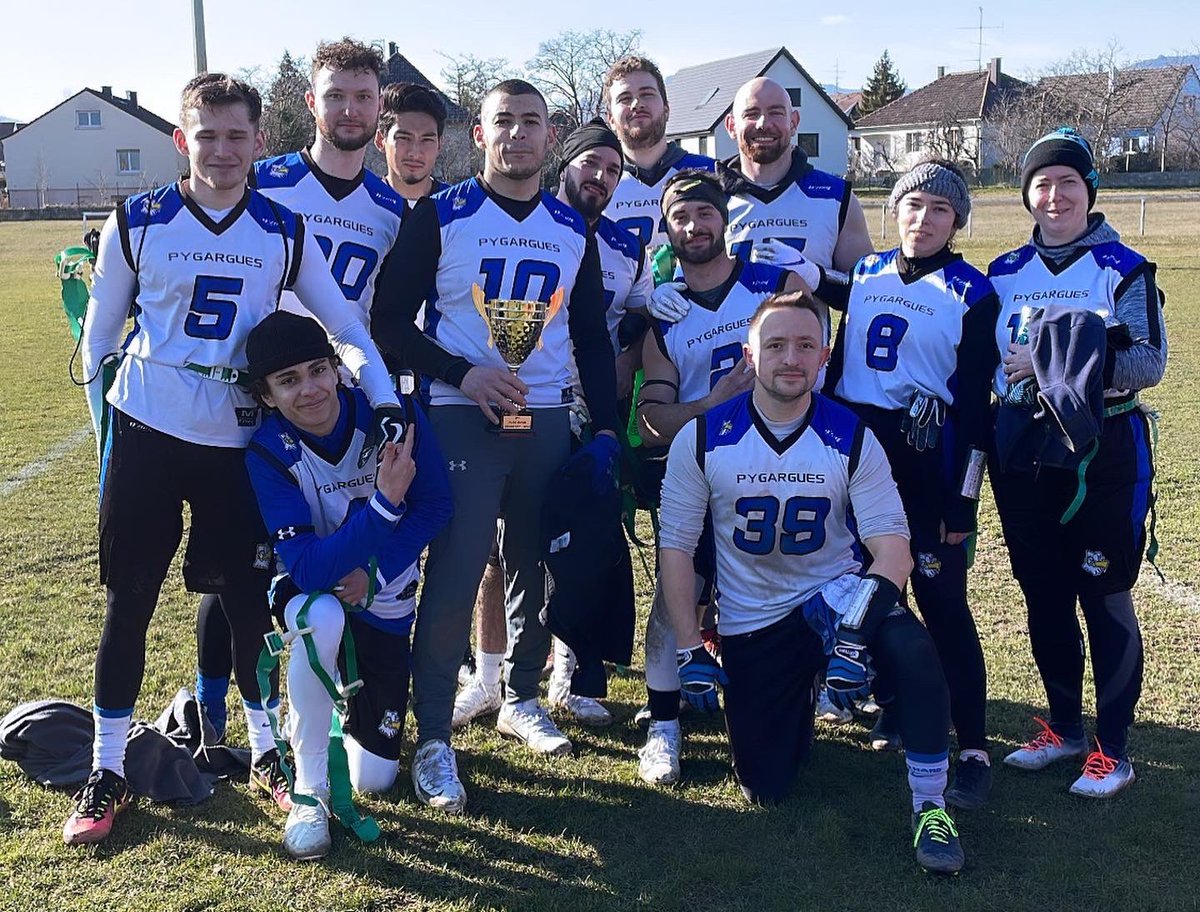 [FlagBowl Grand Est 2022]
Dimanche 13 février, les Flagueurs +16 Pygargues disputaient la Finale du FlagBowl 2022 à Colmar.
Ils s’imposent dans la petite finale, face aux Guepards et prennent ainsi la 3eme place de cette édition 2022.

#pygarguesdetroyes #flagfootball #GrandEst