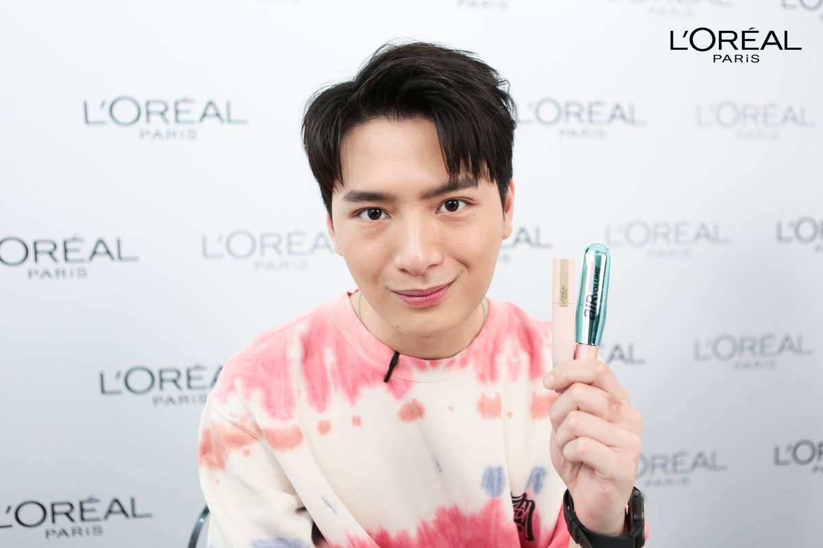 LOrealParisTH's tweet photo. คริส​มาทั้งทีก็ลดจัดหนักไปเลยยสิคะ​ 
#LOrealMakeupXKrist https://t.co/kfwpKGK3ci
