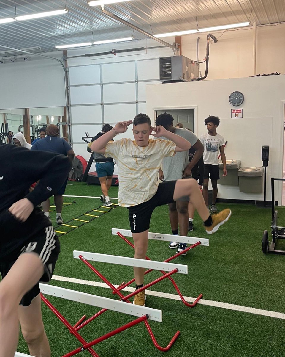 ArmedPHorce's tweet photo. Super Bowl Recovery workout 💪🏾💪🏾

#BBAATHLETICS
#ONYXFITNESSACADEMY https://t.co/nRULOE3rdy