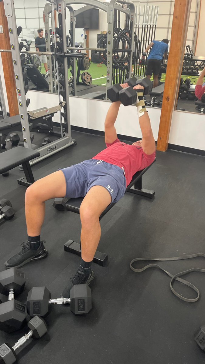 ArmedPHorce's tweet photo. Super Bowl Recovery workout 💪🏾💪🏾

#BBAATHLETICS
#ONYXFITNESSACADEMY https://t.co/nRULOE3rdy