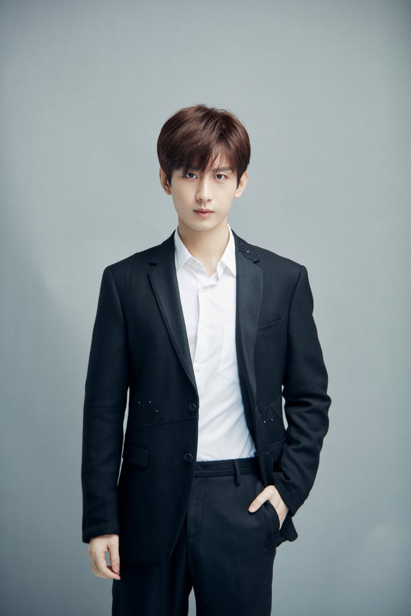 Chengyidotcom's tweet photo. 220215/ Chengyi studio  weibo update 

Here are some photo shoots of Chengyi 2/2
Happy Lantern Festival everyone 🌕

#Chengyi #成毅 https://t.co/Pp4bWbaVy3