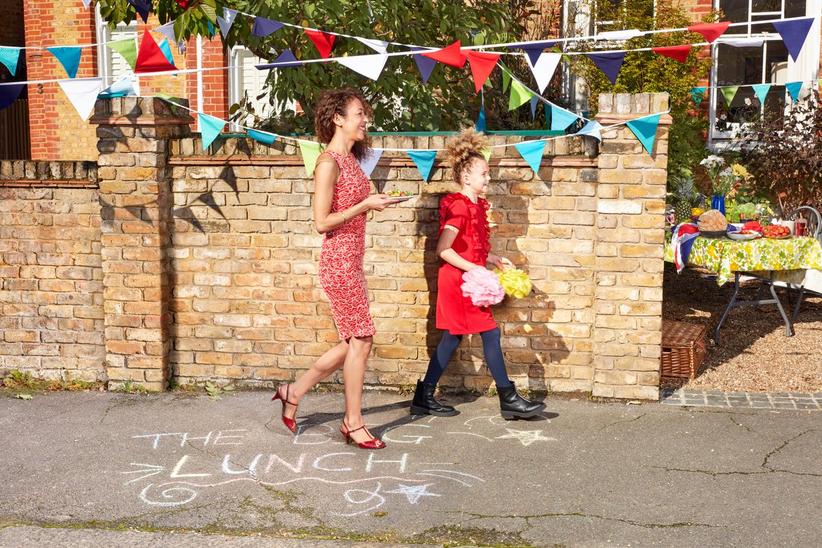 This year’s #TheBigLunch is going to be amazing, so we've partnered with @Nextdoor_UK to help bring all our neighbours and communities around the UK together in celebration! 🥳 Check out our top Big Lunch & Nextdoor tips on how to organise a street party: edenprojectcommunities.com/stuff-to-do/or…