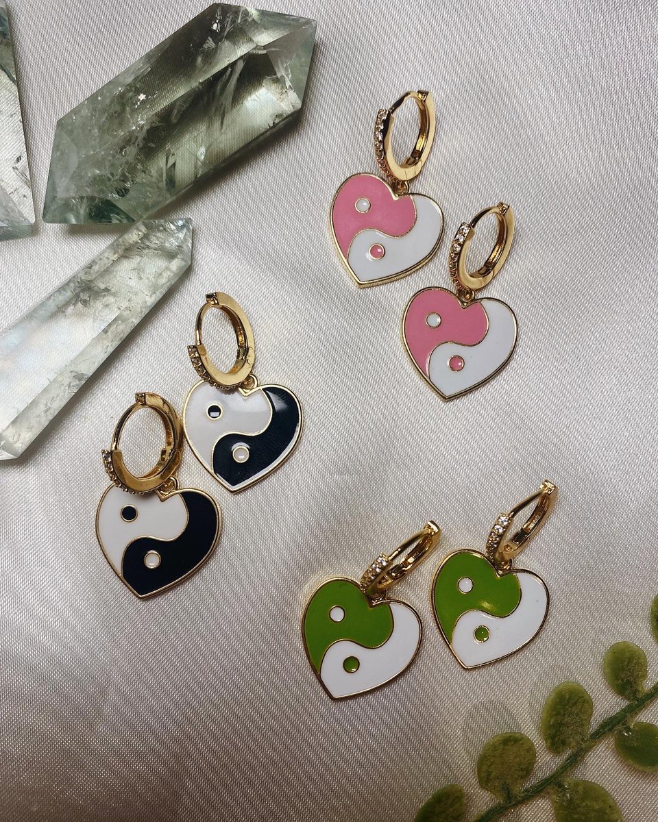 Giveaway time!! 🥰

I haven’t done a giveaway in a while and I figured it was time to show some love to you all.

To enter:
✨ must be following me
✨ RT and like this post
✨ tag a friend

That’s it! Ends on Sunday at midnight ☯️ Good luck! 🌞🌿