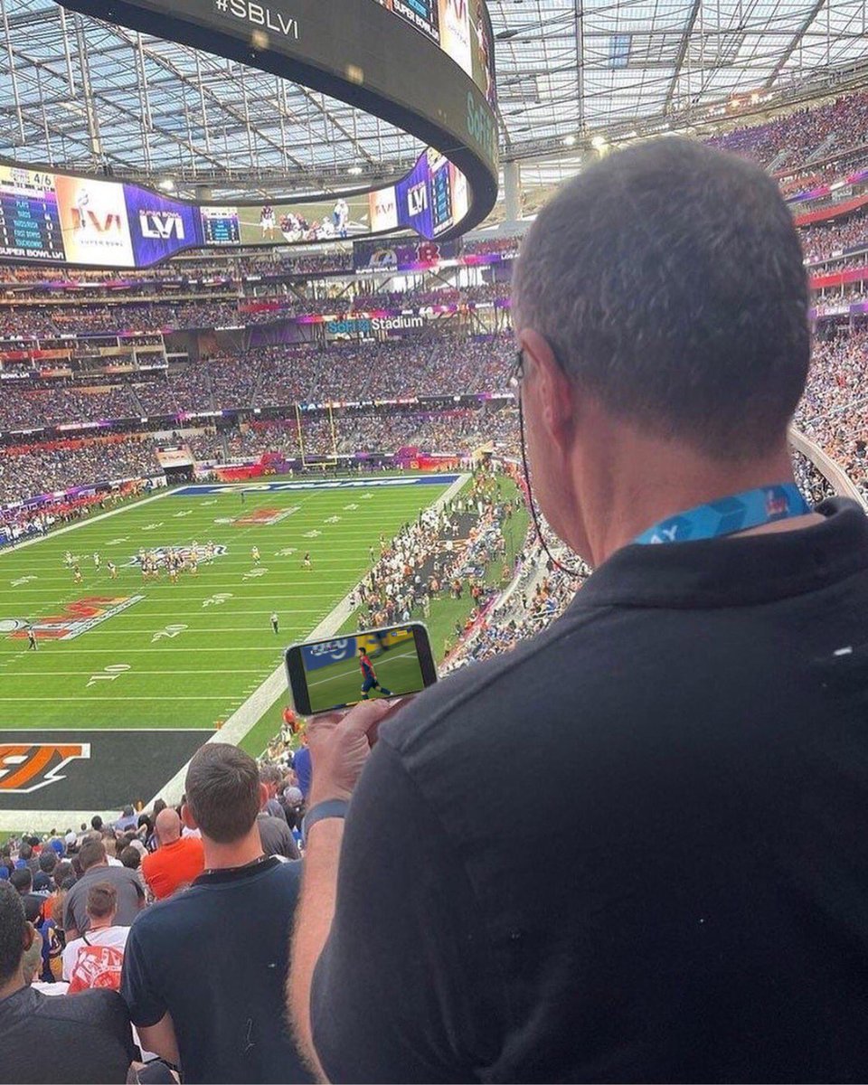 Cerro_Nj's tweet photo. #SuperBowl but @CCP1912oficial is playing at the same time 😁 https://t.co/eGvCJCxBto