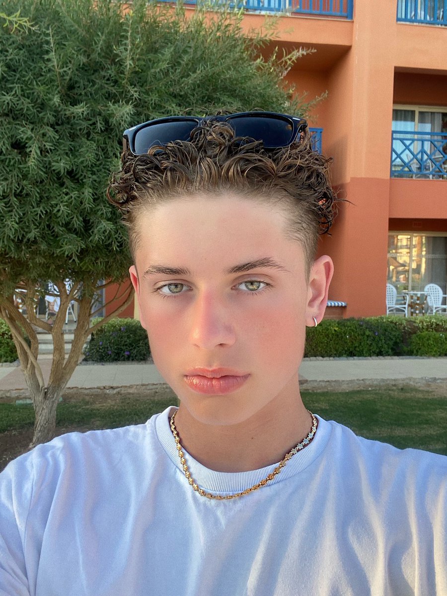Greeneyedtwinkk's tweet photo. Retweet If I should Post Some nudes 😉 https://t.co/uNVESZ45xX