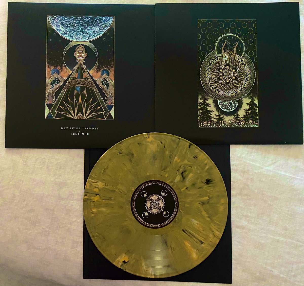 MoKnowsMetal's tweet photo. Released in the Fall of 2018 “Lenience” the debut from Sweden’s Det eviga leendet was a masterful album. Delivering such cold & discordant sound, full of intense emotions.
https://t.co/i1cOdihMlQ
#DetEvigaLeendet
#Lenience #BlackMetal
#FallenEmpireRecords https://t.co/jKal9zOMOv
