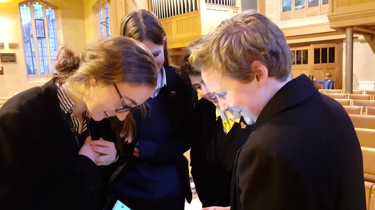 And now the voting begins! Great to see lots of #monktonTPE students amongst the candidates and working group <a href="/MonktonBath/">Monkton Combe School</a>! #BathStudentParliament #Schoolstogether