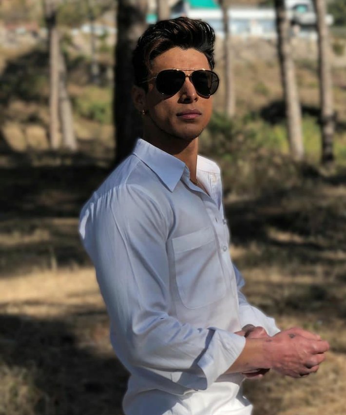 IamNoOneoo's tweet photo. MAKING A NEW PUMP AND DUMP GC just fr #PratikFam
 and we all follow each other.
1️⃣ Follow 
@SameerPashaTurk
@Supremac22
@Divine_077
@Classicamanfc
so they  can add u
2️⃣ Retweet this post
3️⃣ Reply to this tweet tobe added
4️⃣ Do All The Steps Above ✅ #PratikFam #PratikSehajpal https://t.co/oXrAVTDAgT