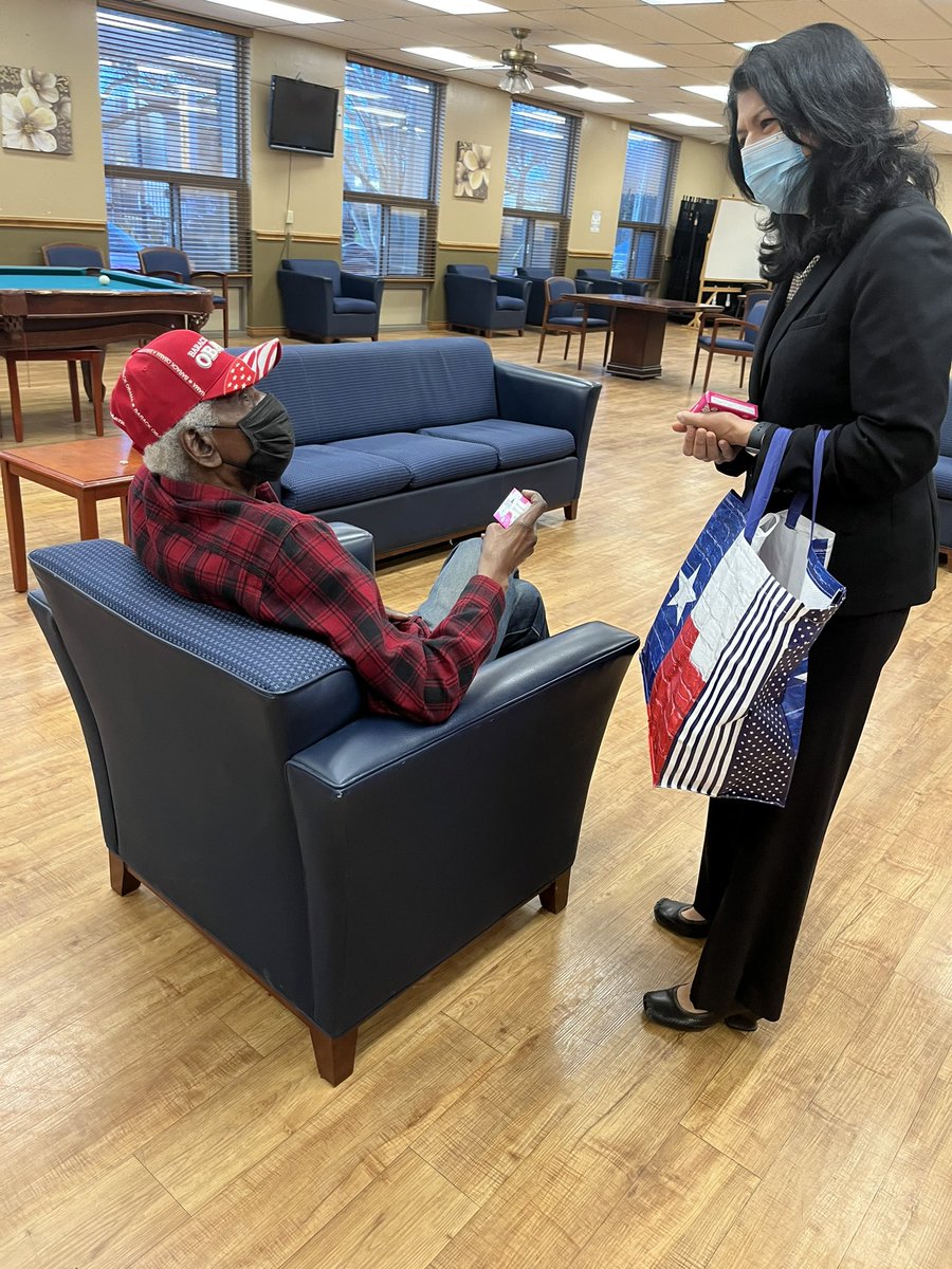 CarolforTexas's tweet photo. Great to visit the Lyerly Seniors in #Northline this morning to spread #ValentinesDay cheer. https://t.co/W02dHQXnXX