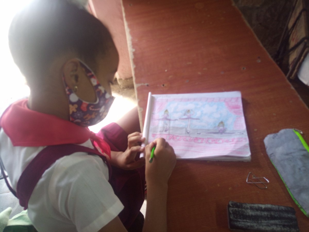 EpAutor's tweet photo. Alumnos de la escuela Autor Intelectual en preparación del concurso de dibujo Quiero ser Instructor de Arte.
#VivaLaVida482 
#vivalarevolucion https://t.co/VP8Akb7UGR