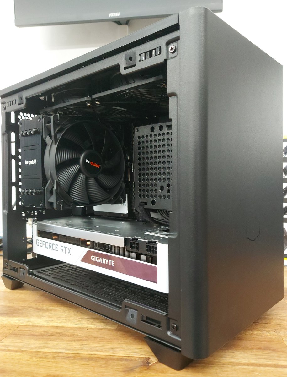 pcandcofr's tweet image. Une config&apos; compacte avec de la puissance 💪 ?

Optez pour le boitier NR200P de @coolermasterfr 💜
Une Z590i Vision &amp;amp; RTX 3070 Vision de @GIGABYTE_DE pour le design 🤍
Un refroidissement BeQuiet pour le silence 🧡
Une alimentation SFX de @CORSAIRFRA  pour faire tourner tout ca 💛