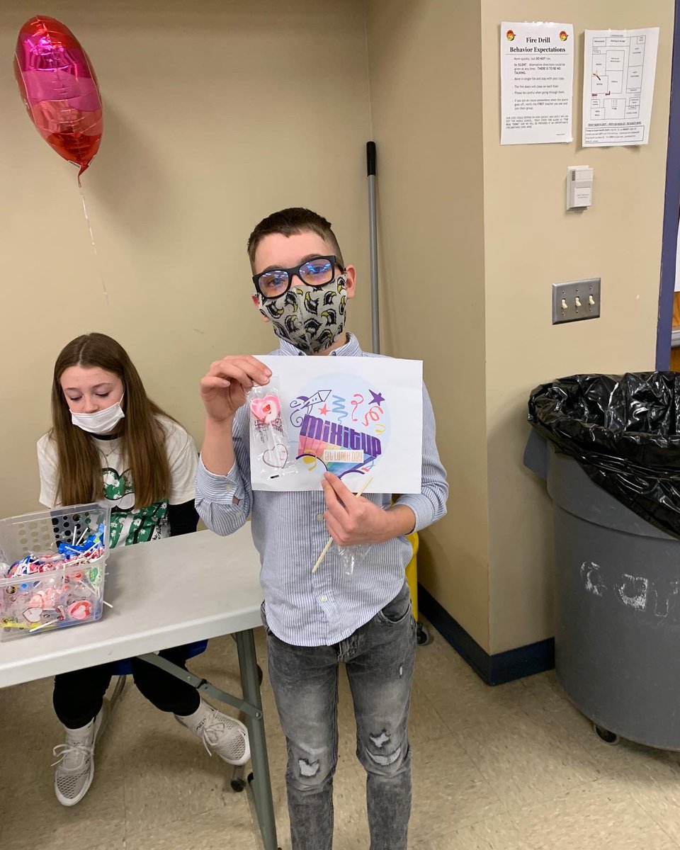 BataviaMiddle's tweet photo. Mix It Up Lunch Day is a national campaign that encourages students to make new friends and connect with others. The goal of Mix It Up Day is about teaching tolerance, diversity, and inclusion. The 5th graders had a great time making connections! #BMSProud #ToleranceForAll 💙🖤 https://t.co/fs65uAOX0T