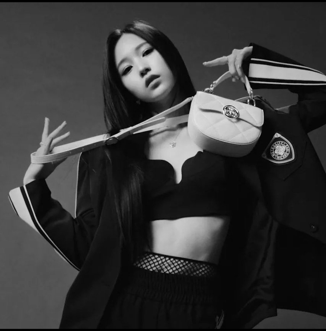 nootwicenolife's tweet photo. EVİM YANİYOOOOO 🔥🐧🤍🐘#MinaxMetrocity #SpringWithMina #MİNA @JYPETWICE https://t.co/9d9P5QkOKx