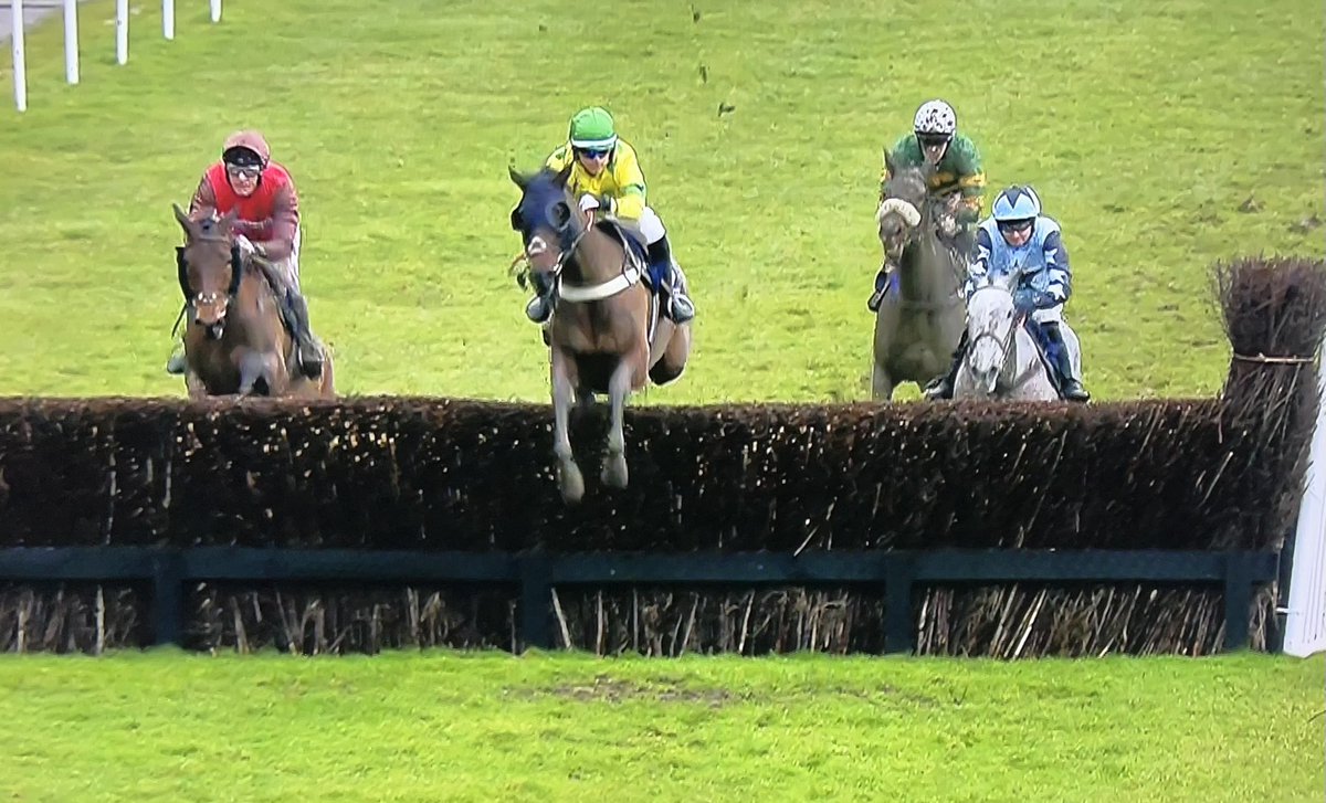 amajox's tweet photo. Congratulations #champ #DavidMaxwell WINS @LingfieldPark @PJHobbs1 #DolphinSquare #4ran #topjock https://t.co/gbzZVkKGD3