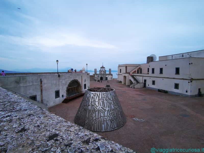 viaggiacuriosa's tweet photo. #Castel Sant’Elmo domina #Napoli dalla sommità della collina del #Vomero: tappa imprescindibile della visita della città, regala un panorama indimenticabile, con lo sguardo che dal #Vesuvio arriva fino a Ischia e ai Camaldoli. 👉https://t.co/IxFCnkfhbO
#CastelSantElmo #Campania https://t.co/vdCrOaY3b5