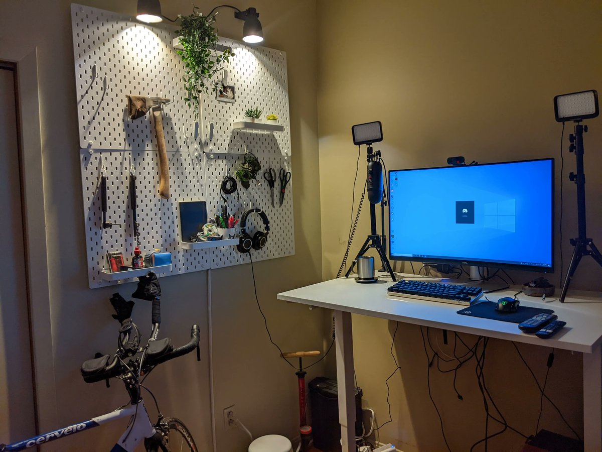 rimthong's tweet photo. Taking some time between work is a great opportunity to reflect and sharpen the axe. In today’s WFH life, how do you optimize for efficiency and happiness? What habits or what life technical debt have you solved that gave you the best ROI? https://t.co/s5SDMxG8Ae