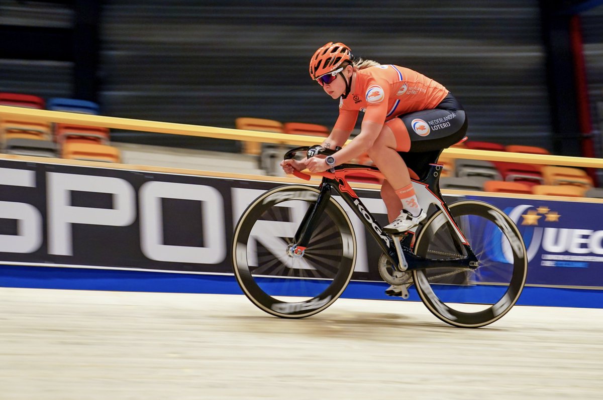 Er is getekend! 🎉 Komende drie jaar hebben wij een samenwerking met baanwielrenster en Comeback  Sports-hero <a href="/Merlevanbenthem/">Merle van Benthem</a>.

#nedflex #zeghetmaar #merlevanbenthem #samenwerking #sporthero #baanwielrenster #trots